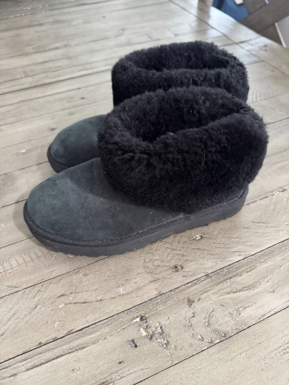 UGG Women's Classic Mini Fluff Short Boots Black Shearling Booties Size 7